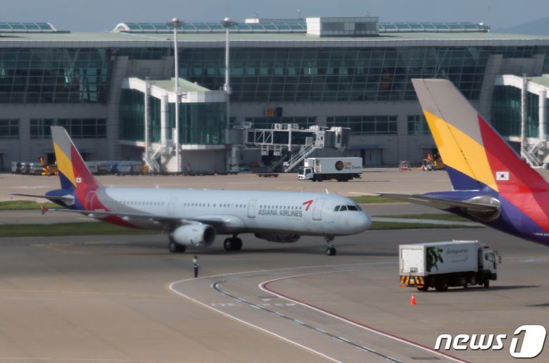 인천국제공항의 아시아나 항공기 모습. 2020.9.10/뉴스1 © News1 송원영 기자
