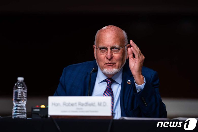 로버트 레드필드 미국 질병통제예방센터(CDC)국장© AFP=뉴스1