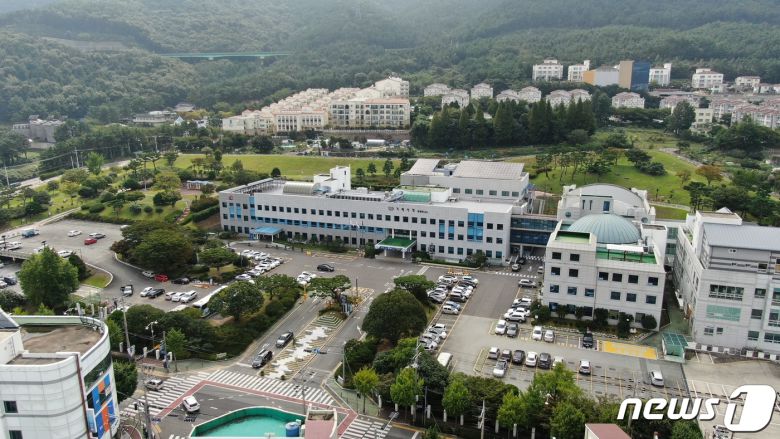 경남 거제시청 전경. © News1