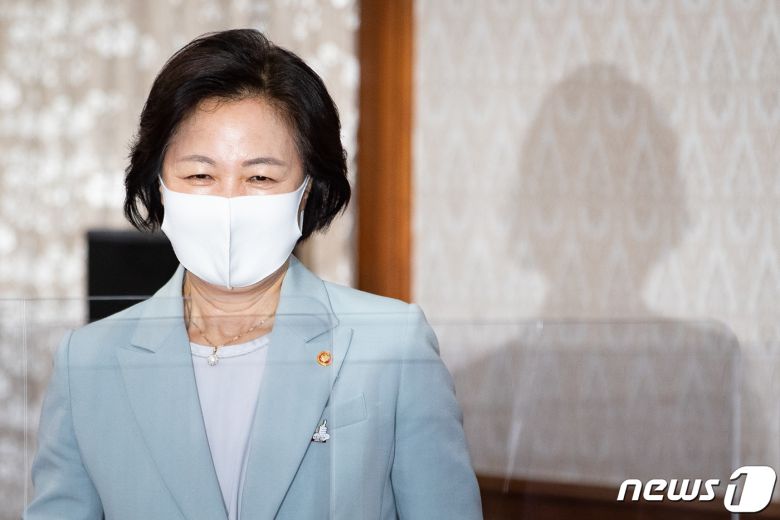 추미애 법무부 장관이 29일 서울 종로구 정부서울청사에서 열린 국무회의에 참석하고 있다. 2020.9.29/뉴스1 © News1 유승관 기자