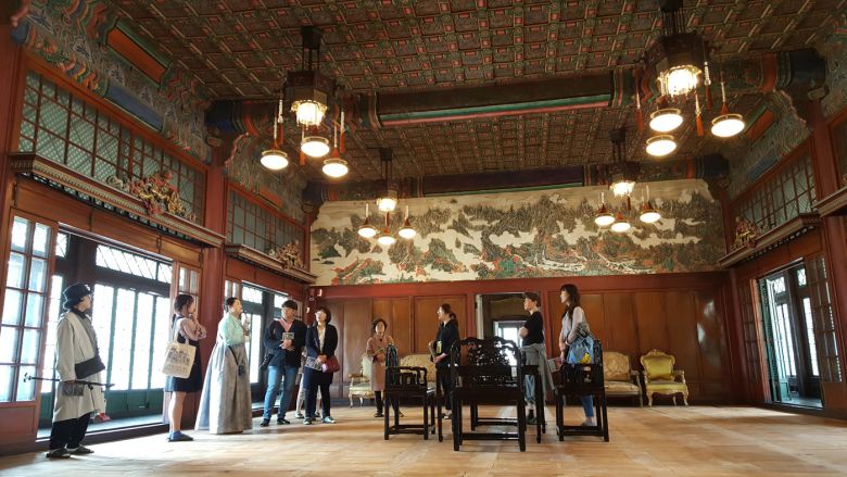 2019년도 중앙접견실 관람장면.(문화재청 제공)© 뉴스1