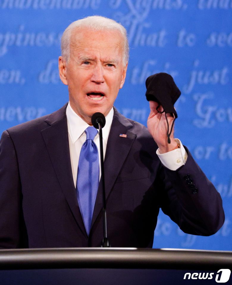 22일(현지시간) 미국 테네시주 내슈빌 소재 벨몬트대학교에서 열린 대선 2차 TV 토론에서 조 바이든 민주당 대선 후보가 발언하고 있다. © 로이터=뉴스1 © News1 정수영 기자