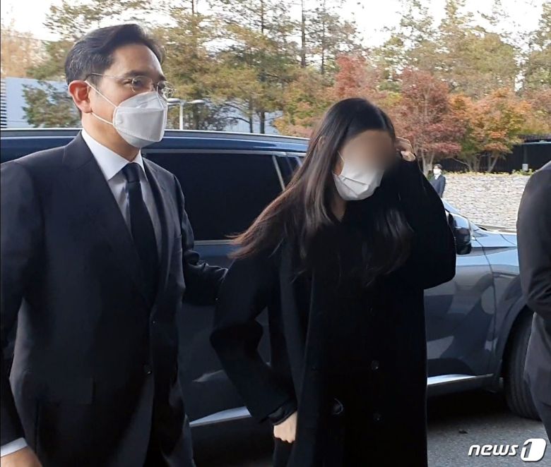 이건희 삼성그룹 회장이 별세한 25일 서울 강남구 삼성서울병원 장례식장에 이재용 삼성전자 부회장이 들어서고 있다. 2020.10.25/뉴스1 © News1 황덕현 기자