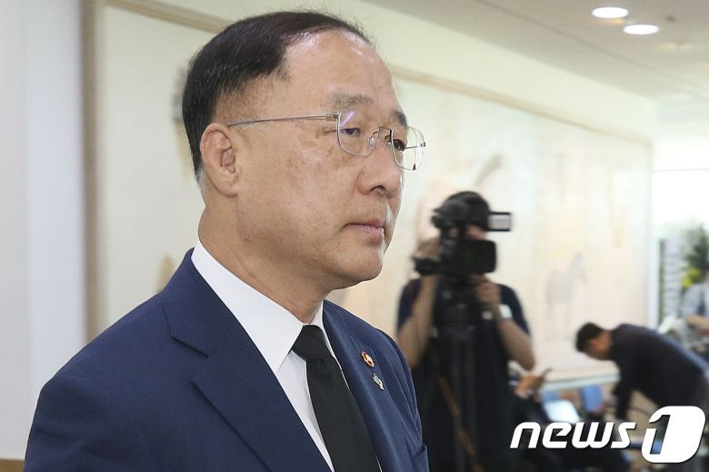 홍남기 부총리 겸 기획재정부 장관./뉴스1 © News1 구윤성 기자