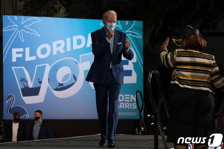 29일 플로리다 템파에서 유세하는 조 바이든 민주당 대선 후보 © AFP=뉴스1