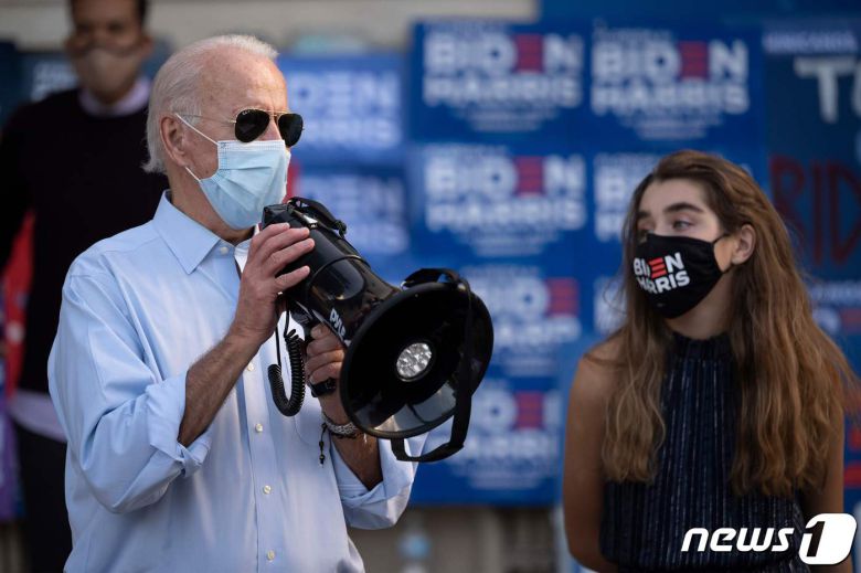 조 바이든 미국 민주당 대선 후보가 29일 (현지시간) 플로리다주에서 선거유세를 하고 있다. © AFP=뉴스1 © News1