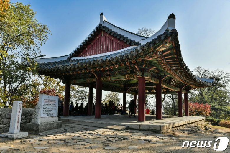 평양성 정해문의 문루를 옮겨온 청류정 전경. (미디어한국학 제공) 2020.10.31.© 뉴스1
