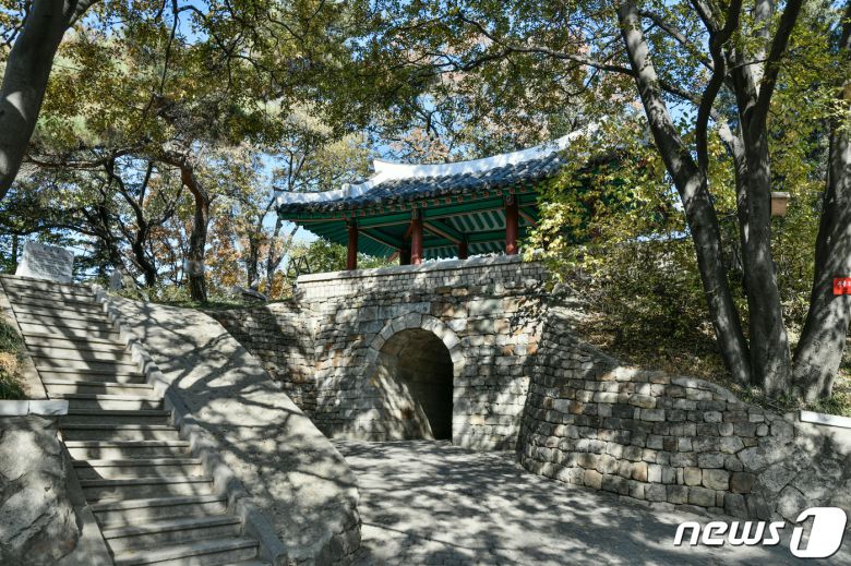 평양성 북성의 북문으로 처음 세워진 현무문 전경. (미디어한국학 제공) 2020.10.31. © 뉴스1