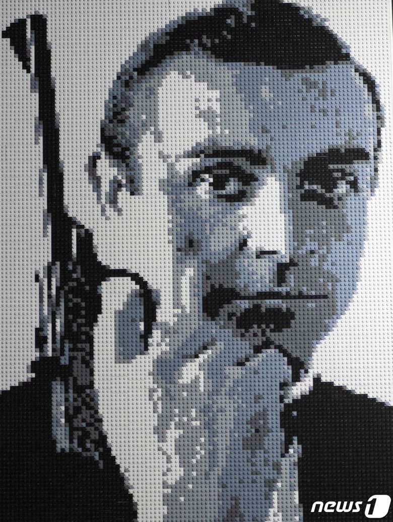 레고 블럭으로 만든 배우 숀 코너리 초상화 © AFP=뉴스1