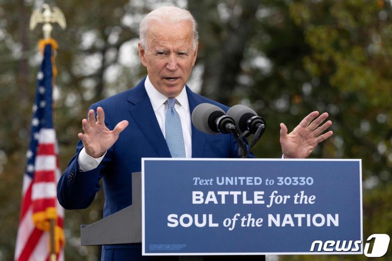 조 바이든 미국 민주당 대선후보가 조지아주 웜스프링스에서 열린 선거집회서 연설을 하고 있다. © AFP=뉴스1 © News1 우동명 기자