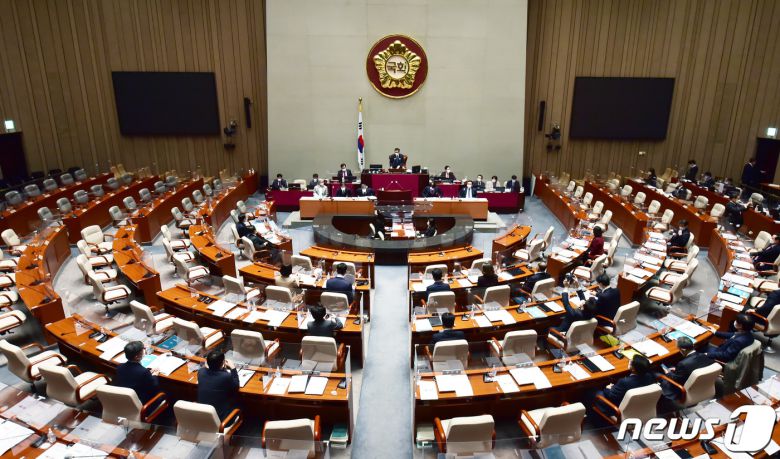 2일 오후 서울 여의도 국회에서 열린 예산결산특별위원회의 2021년도 예산안 및 기금운용계획안에 대한 공청회가 열리고 있다. 2020.11.2/뉴스1 © News1 신웅수 기자