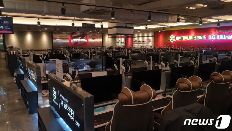 20일 오후 서울 강북구에 위치한 한 PC방 내부. 2020.10.20 © 뉴스1 박기범 기자