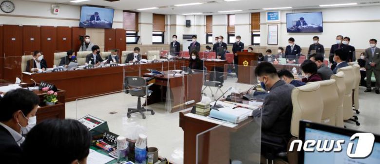 경기도의회 안정행정위원회가 지난 6일부터 도청 자치행정국·공정국 등에 대한 행정사무감사를 시작했다./© 뉴스1