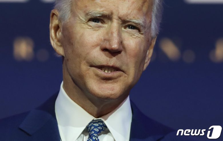 조 바이든 미국 대통령 당선인이 10일 코로나19 관련 기자회견에서 발언하고 있다. © AFP=뉴스1