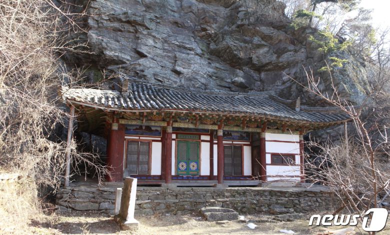 평양시 순안구역 오산리 담화산에 있는 동금강암. 고려 초기인 955년에 창건되었으며, 현재 건물은 1936년에 고쳐 지은 것이다. (미디어한국학 제공) 2020.11.14.© 뉴스1