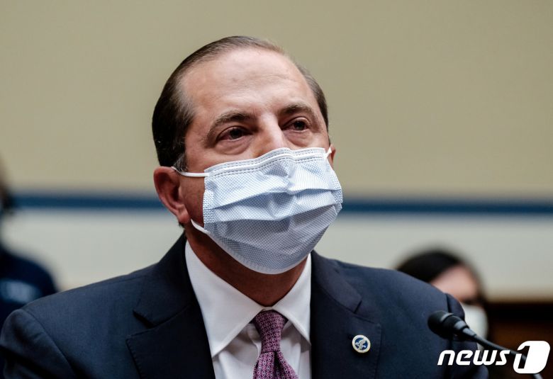 알렉스 에이자 미국 보건복지부 장관이 의회에 출석, 코로나19 관련 보고를 하고 있다. © 로이터=뉴스1 © News1 박형기 기자