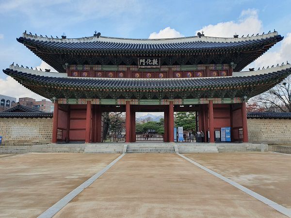 창덕궁 돈화문 월대 개선공사 완공 모습.(문화재청 제공)© 뉴스1