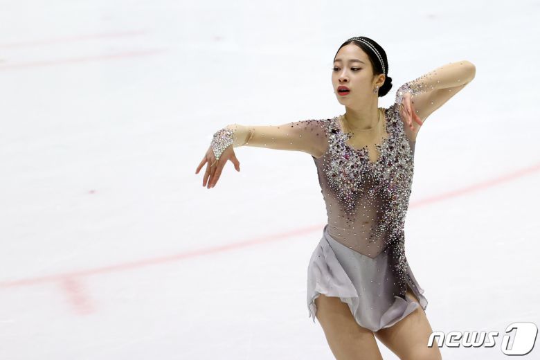 20일 오후 경기 의정부실내빙상장에서 열린 제101회 전국동계체육대회 피겨스케이팅 여자 16세이하부 쇼트프로그램에서 유영(과천중)이 멋진 연기를 펼치고 있다. 유영은 75.21로 1위를 기록했다. 2020.2.20/뉴스1 © News1 안은나 기자