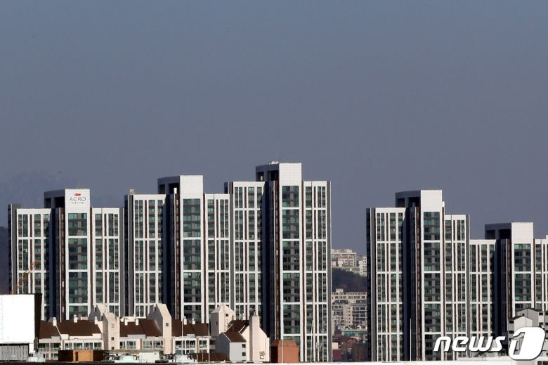 지난 11월30일 서울 도심의 아파트 모습. 2020.11.30/뉴스1 © News1 이광호 기자