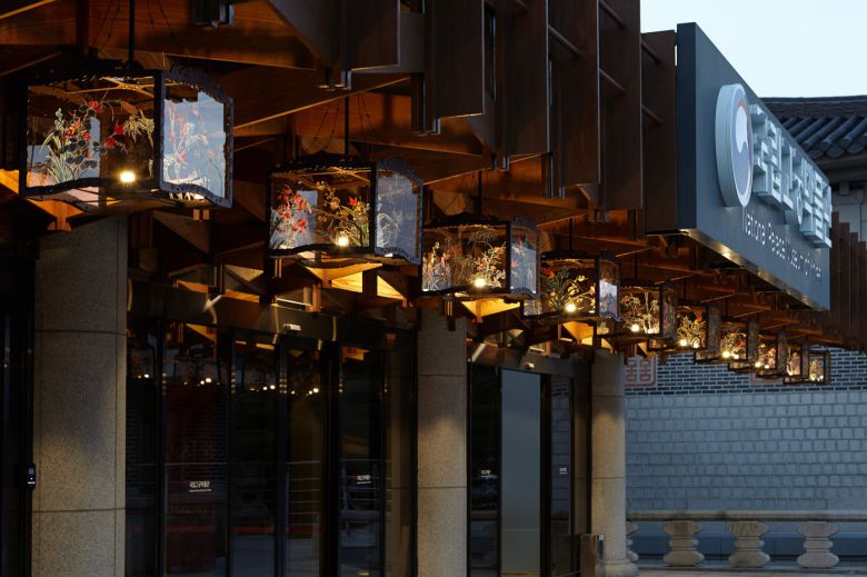 국립고궁박물관 사각유리등 활용 야외등 제작 설치.(문화재청 제공)© 뉴스1