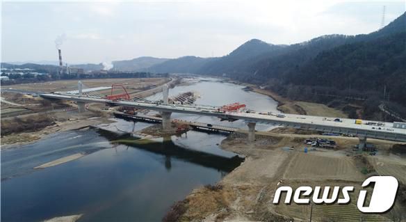 세종 부용교 중앙 접속부 시공 모습.© 뉴스1