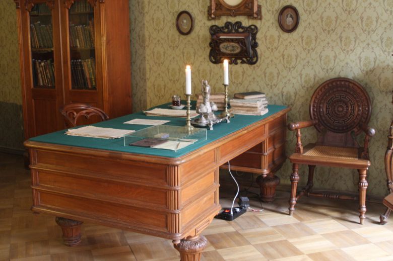 도스토옙스키의 집필실 책상. 조성관 작가
