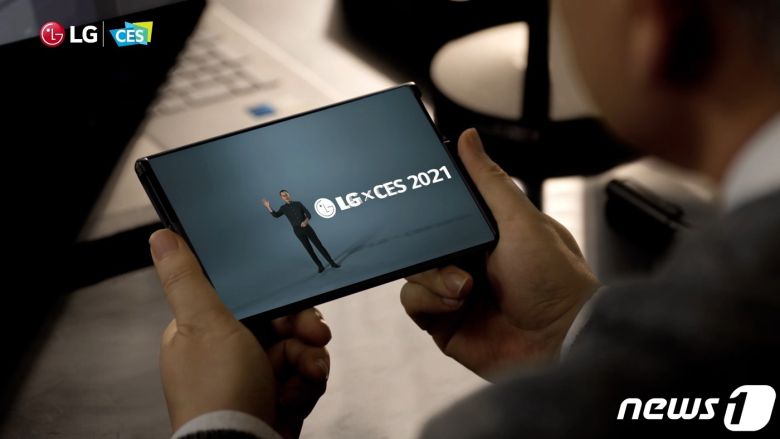 LG 프레스 콘퍼런스에서 'LG 롤러블'이 나오는 장면. (LG전자 제공)© 뉴스1