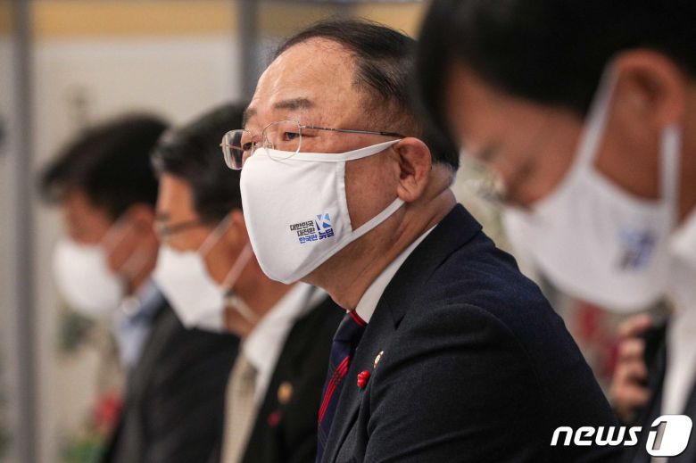 홍남기 경제부총리 겸 기획재정부 장관./뉴스1 © News1 송원영 기자