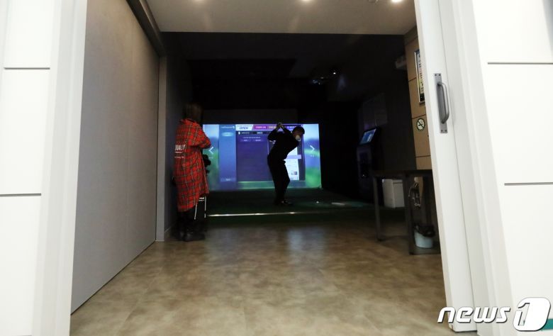 서울 종로구 골프존파크 명륜 성대 스크린골프장. 1.18 © News1 김명섭 기자