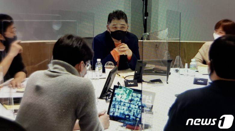 카카오 창업자 김범수 이사회 의장이 25일 오후 사내 간담회 '브라이언톡 애프터'에 참석하고 있다. (사진=독자 제공) © 뉴스1