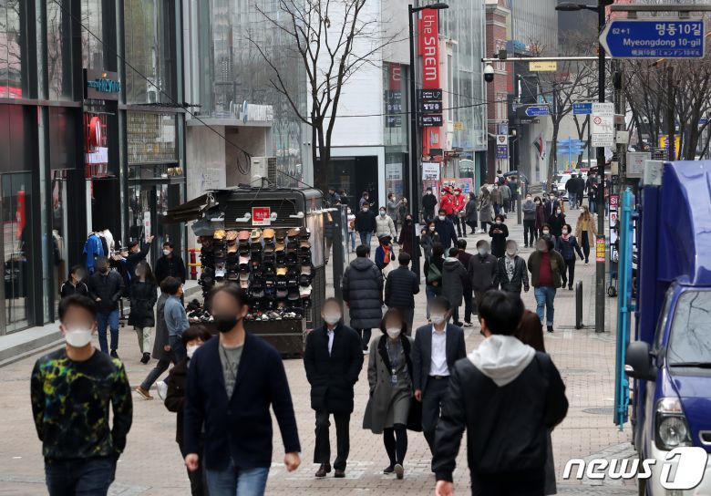 중앙재난안전대책본부(중대본)는 12일 현재 적용중인 거리두기 단계인 수도권 2단계, 비수도권 1.5단계를 오는 15일 0시부터 28일 밤 12시까지 2주간 유지한다고 밝혔다. 2021.3.12/뉴스1 © News1 이동해 기자