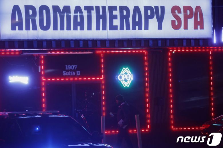 16일(현지시간) 한인 여성 4명의 목숨을 앗아간 총기난사 사건이 발생한 애틀랜타 아로마 테라피 스파 © 로이터=뉴스1 © News1 원태성 기자