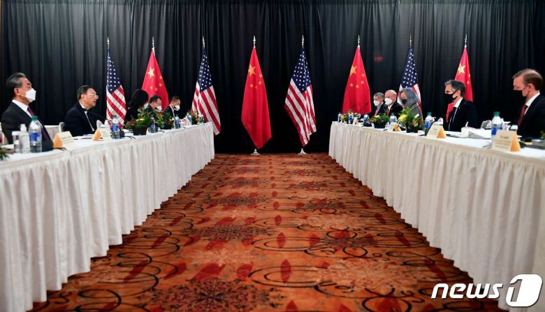 18일 알래스카 앵커리지에서 열린 미중 고위급 회담. © AFP=뉴스1 © News1