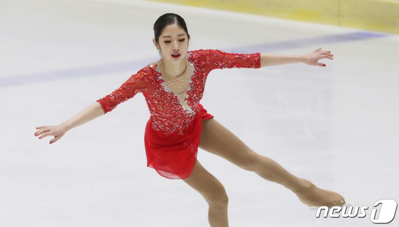 14일 의정부 실내빙상장에서 열린 2020-2021 KB금융 전국남녀 피겨스케이팅 회장배 랭킹대회에서 이해인(세화여고)이 연기를 펼치고 있다. 2021.3.14/뉴스1 © News1 박지혜 기자