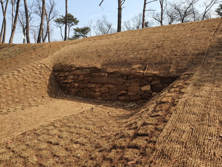 익산 토성 서성벽 정비 후. 문화재청 제공