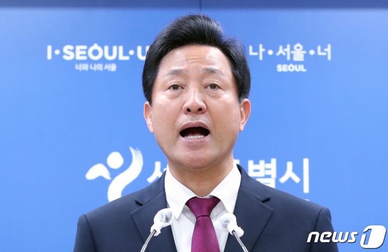 오세훈 서울시장이 27일 오전 서울 중구 서울시청 브리핑룸에서 광화문광장 조성 관련 입장을 발표하고 있다. 2021.4.27/뉴스1 © News1 박정호 기자