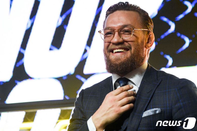 UFC스타 코너 맥그리거가 최근 1년 간 가장 많은 돈을 번 스포츠스타로 선정됐다. © AFP=뉴스1