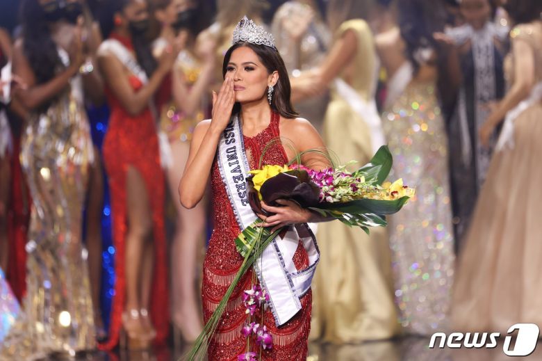 '2021 미스 유니버스'로 등극한 멕시코 대표 안드레아 메자(26). © AFP=뉴스1 © News1 조소영 기자