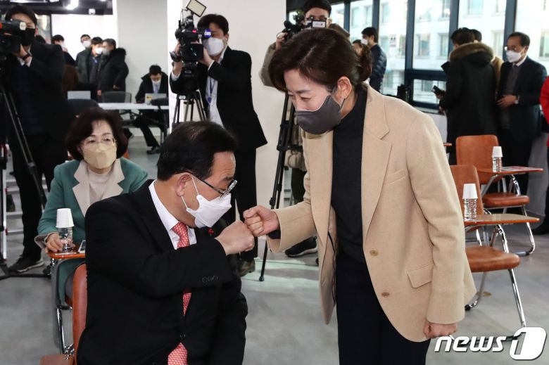 주호영 국민의힘 의원(왼쪽)과 나경원 전 의원.  2021.1.20/뉴스1 © News1 박세연 기자