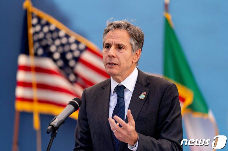 토니 블링컨 미국 국무장관이 27일(현지시간) 로마의 미국 대사관에서 이탈리아 직원들을 상대로 연설을 하고 있다. © AFP=뉴스1 © News1 우동명 기자
