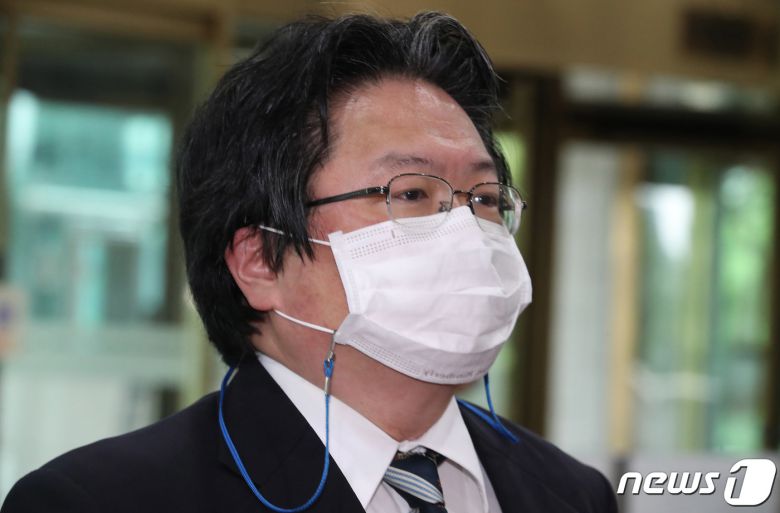 소마 히로히사 주한 일본대사관 총괄 공사가 13일 오전 독도 영유권을 주장한 일본 정부의 방위백서 관련해 서울 종로구 세종대로 정부서울청사 별관 외교부로 초치되고 있다. 2021.7.13/뉴스1 © News1 박정호 기자