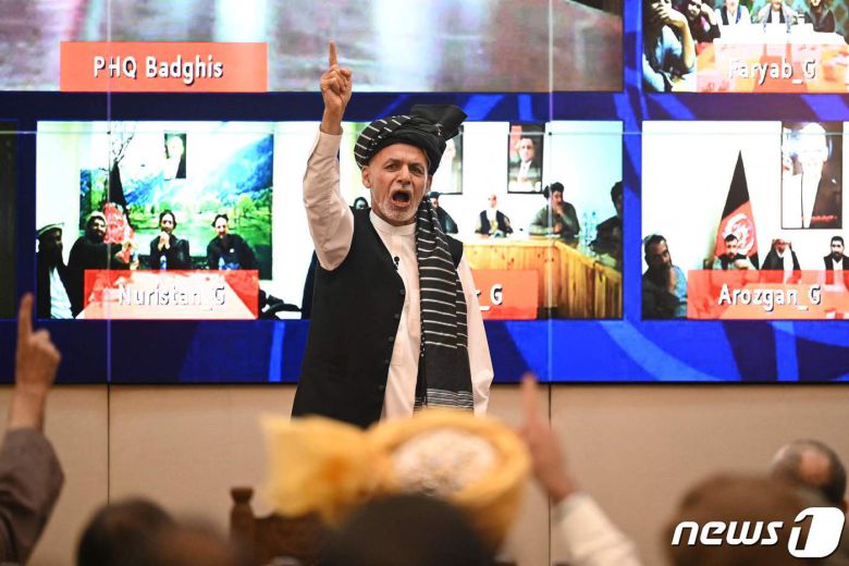 아슈라프 가니 아프가니스탄 대통령이 지난 4일 (현지시간) 카불의 대통령 궁에서 열린 행사서 연설을 하고 있다. © AFP=뉴스1 © News1 우동명 기자