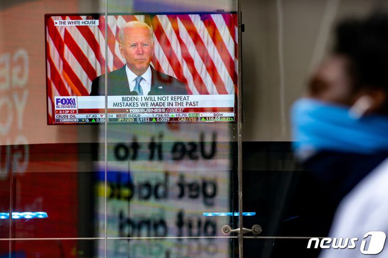 16일(현지시간) 조 바이든 미 대통령이 탈레반의 아프가니스탄 재점령과 관련해 대국민 열설을 하고 있다. © 로이터=뉴스1 © News1 정윤영 기자