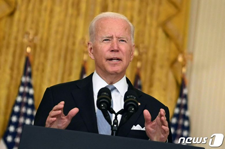 조 바이든 미국 대통령이 16일(현지시간) 워싱턴 백악관에서 아프가니스탄 정부 붕괴 사태와 관련해 대국민 연설을 하고 있다. © AFP=뉴스1 © News1 우동명 기자