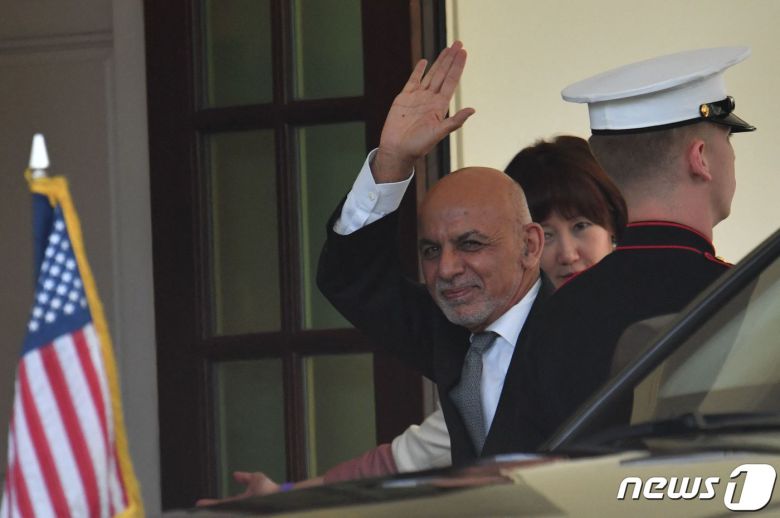 아슈라프 가니 아프가니스탄 대통령이 2021년 2월 25일(현지시간) 조 바이든 미국 대통령을 만나기 위해 워싱턴 백악관에 도착한 모습. © AFP=뉴스1 © News1 우동명 기자
