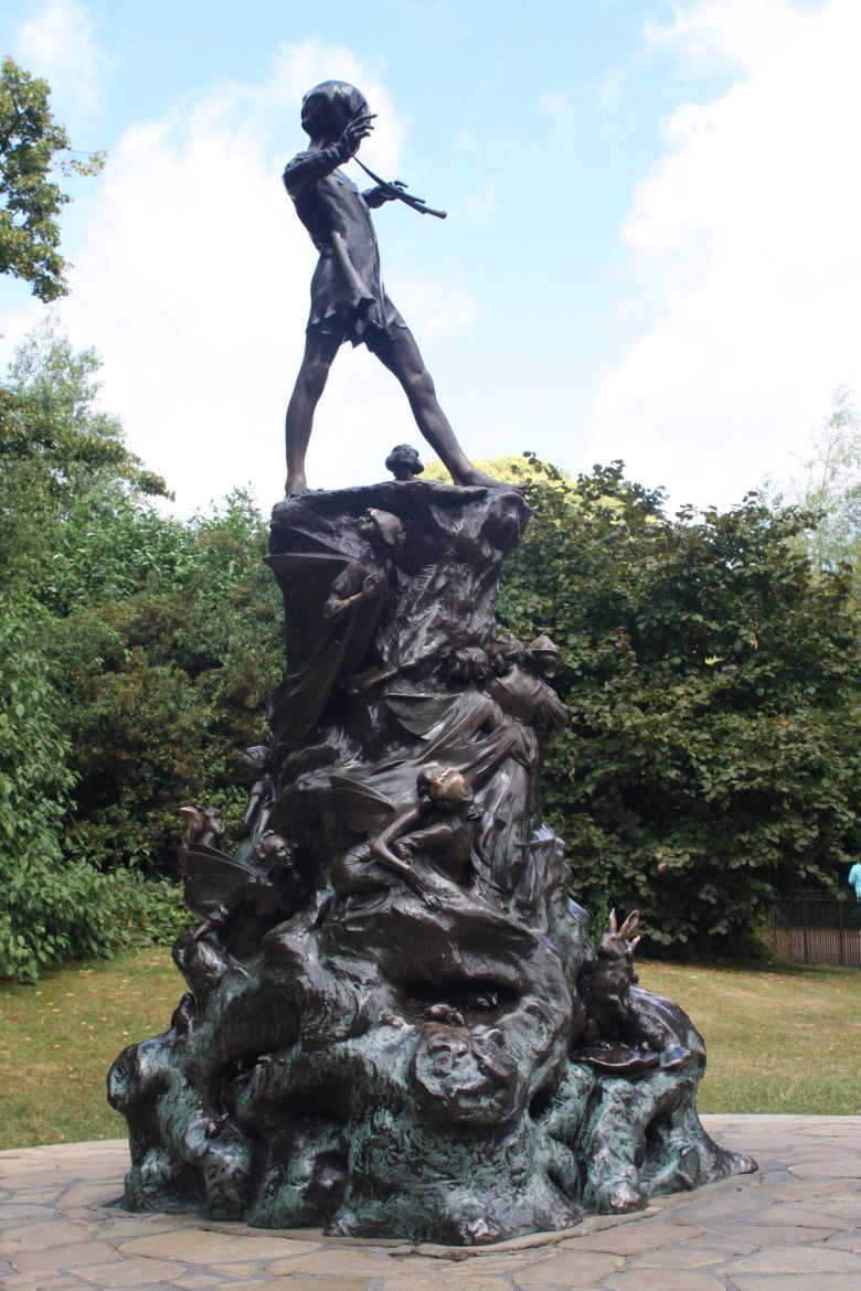 켄싱턴가든의 피터팬 기념상. 조성관 작가 제공