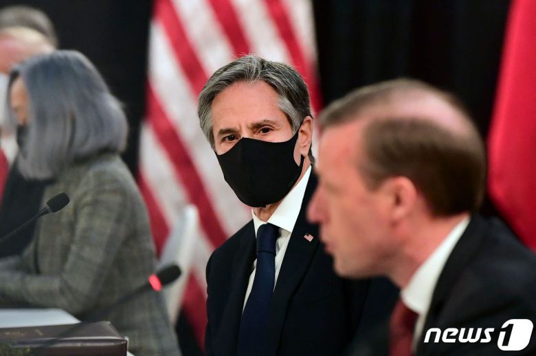 토니 블링컨 미국 국무장관과 제이크 설리번 백악관 국가안보보좌관이 18일(현지시간) 알래스카 앵커리지에서 열린 양제츠 중국 외교 담당 정치국원, 왕이 외교 담당 국무위원 겸 외교부장과 미국-중국의 고위급 회담에 참석을 하고 있다. © AFP=뉴스1 © News1 우동명 기자