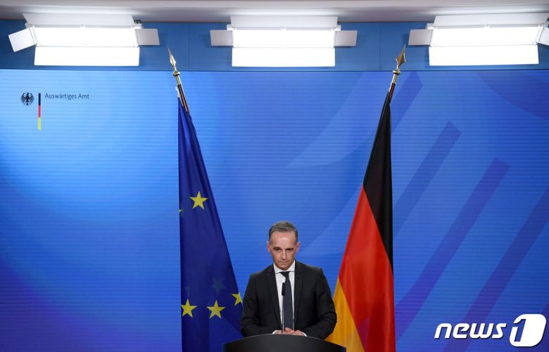 유럽 국가들은 조 바이든 미국 대통령의 아프간 철군 시한 고수에 반대하고 있다. 사진은 23일(현지시간) 하이코 마스 외무장관아 베를린에서 아프가니스탄 대피 관련 브리핑하는 모습. © 로이터=뉴스1 © News1 구진욱 기자