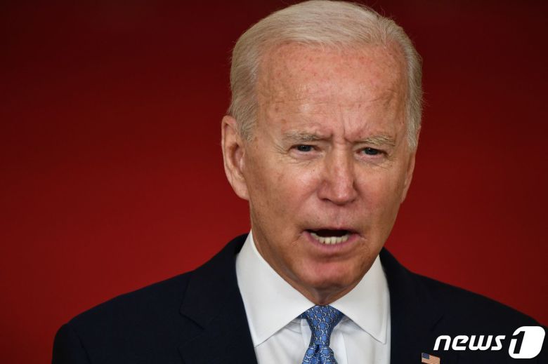 조 바이든 미국 대통령이 31일(현지시간) 워싱턴 백악관에서 아프가니스탄 철군 종료 대국민 연설에서 “우리는 중국과 심각한 경쟁을 벌이고 있다"며 대피 작전에 대해 ＂최선의 결정이고 대단한 성공＂이라고 밝히고 있다. © AFP=뉴스1 © News1 우동명 기자