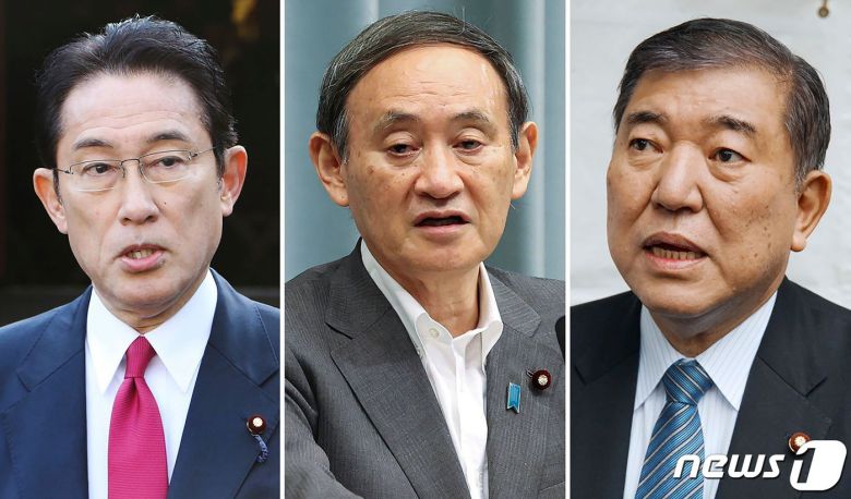 기시다 후미오 전 자민당 정무조사회장, 스가 요시히데 일본 총리, 이시바 시게루 전 자민당 간사장 (왼쪽부터) © AFP=뉴스1
